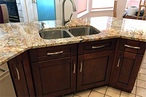 African Canyon Granite and Sollid Shaker Mahogany Cabinets